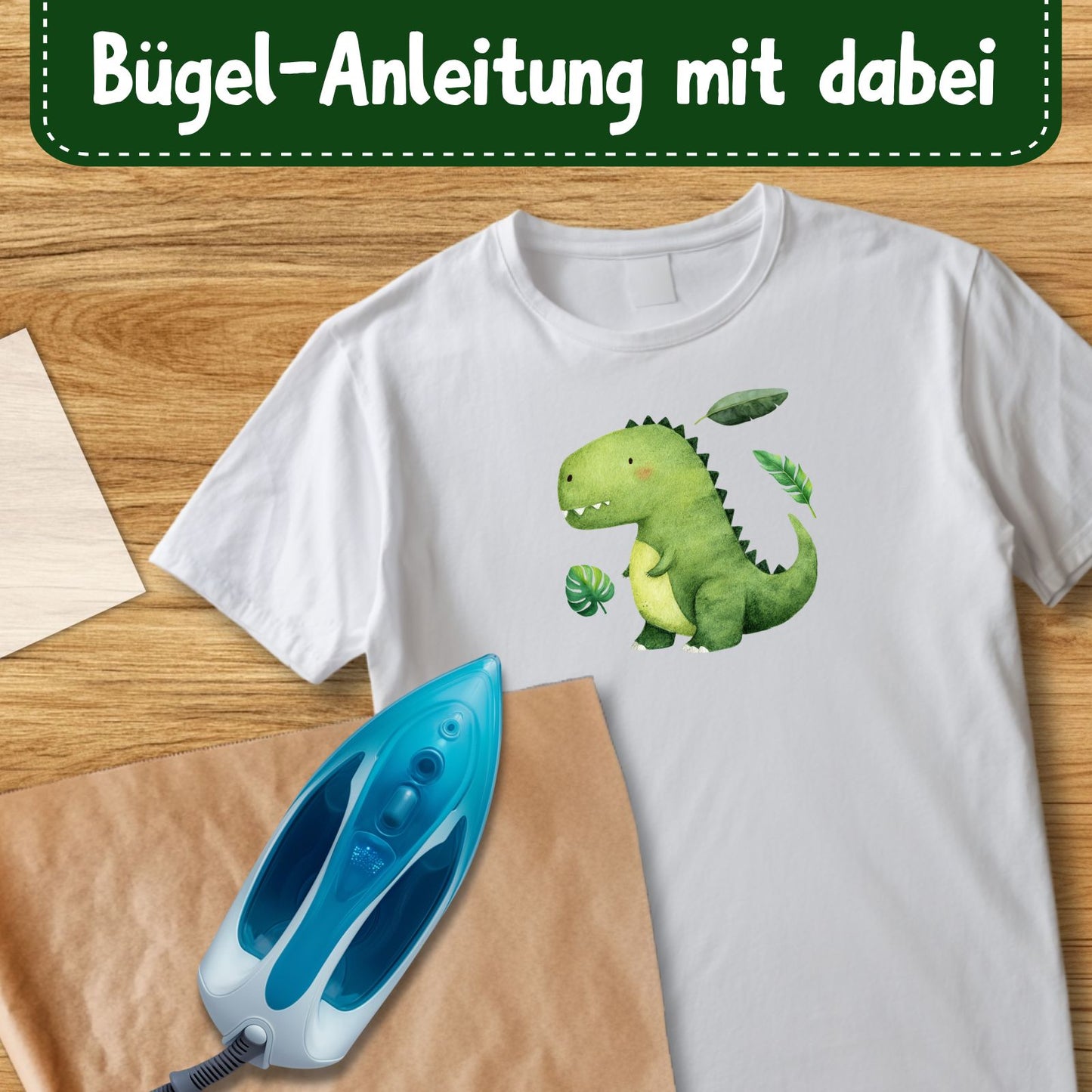 Baby T-Rex Bügelbild, Mit Dschungelblättern